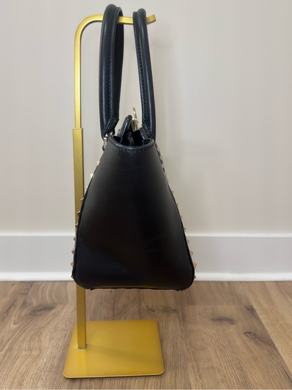 Valentino Garavani Black Leather Satchel with Gold Rockstuds - Picture 5 of 12